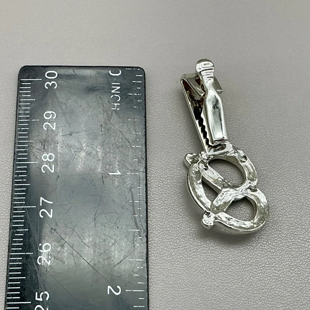 Pretzel Cufflinks Tie Clip Set Silver Tone Men's Novelty Oktoberfest Vintage